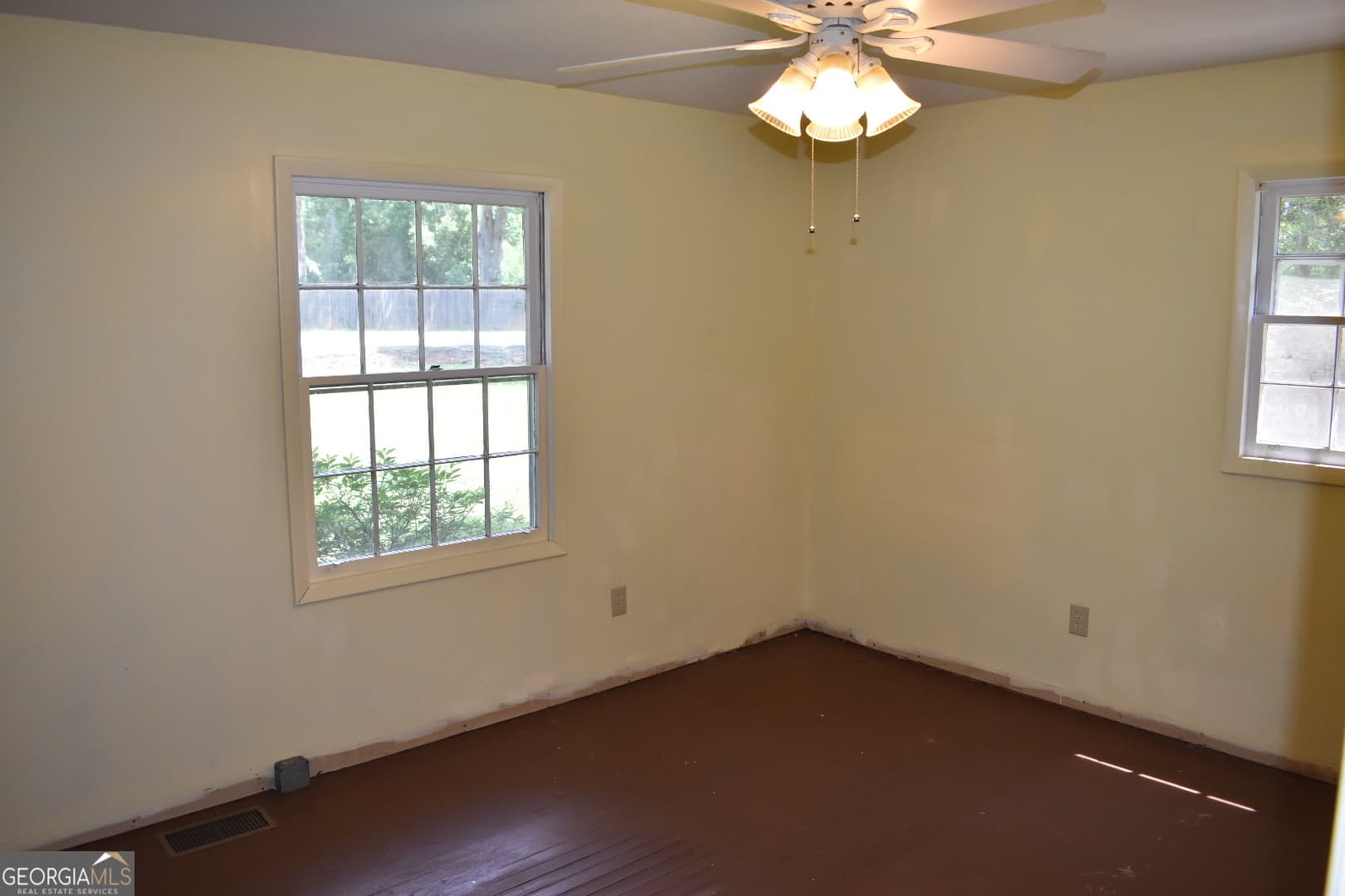3 bedroom, 2 bathroom, 1,401 sq ft single family residence for sale at 2334 Commerce Road, Jefferson, GA 30549 — photo 8