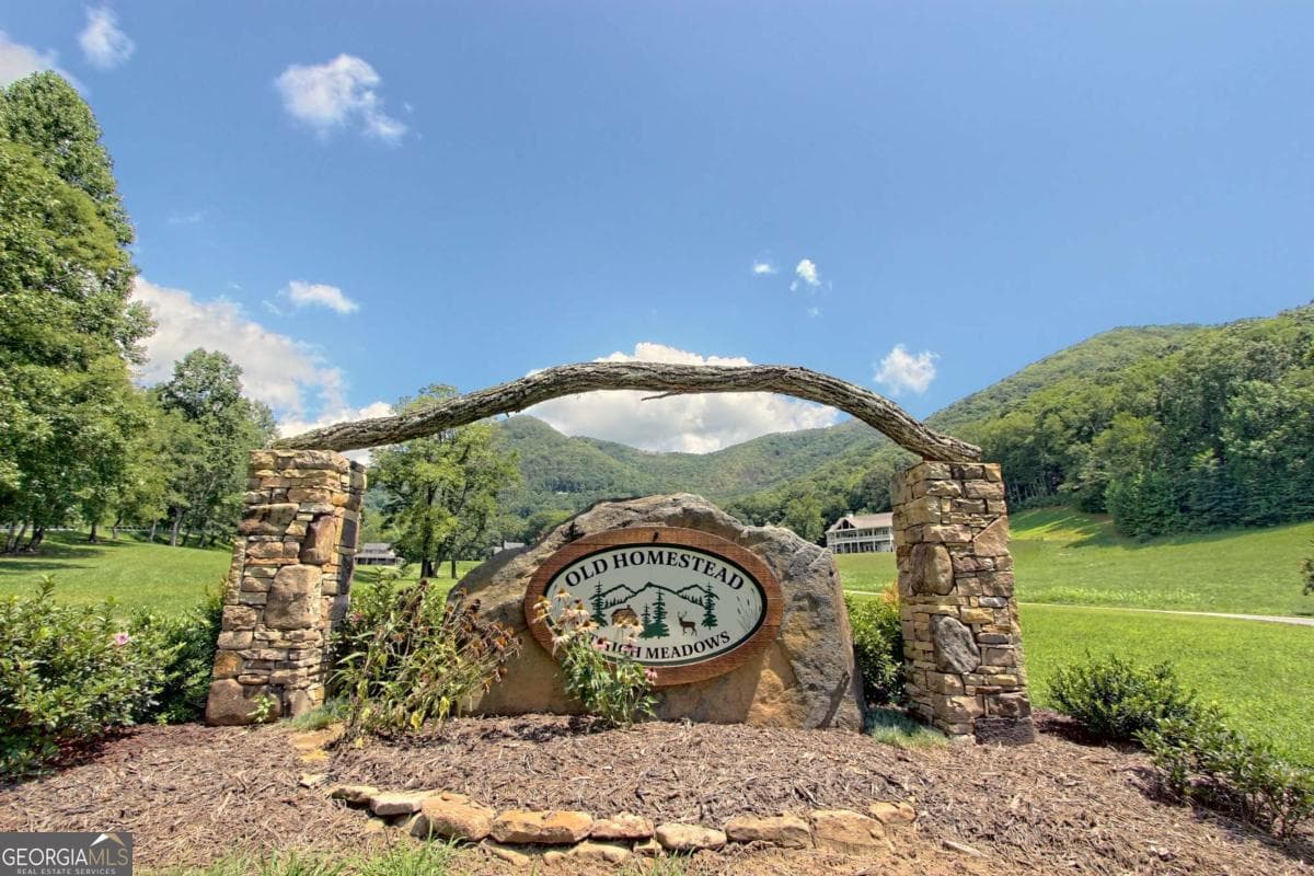 5 bedroom, 4.5 bathroom single family residence for sale at 299 Old Homestead Lane, Hayesville, NC 28904 — photo 5