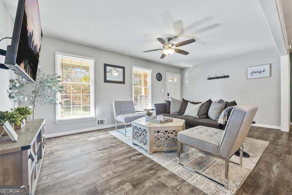 3 bedroom, 2 bathroom, 1,315 sq ft single family residence for sale at 4283 Hiram Lithia Springs Road, Powder Springs, GA 30127 — photo 3
