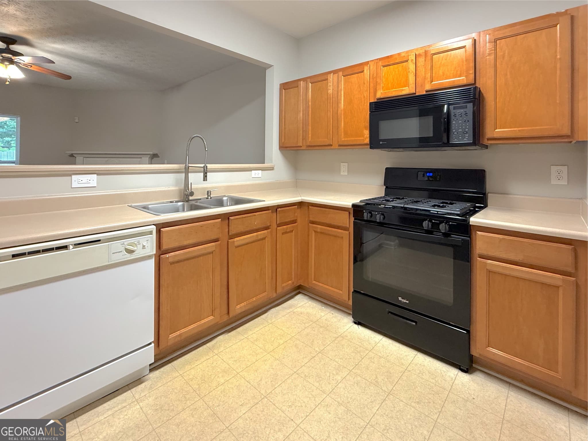 3 bedroom, 2.5 bathroom, 1,696 sq ft townhouse for rent at 3845 Grovemont Place, Duluth, GA 30096 for $2,100 a month — photo 10