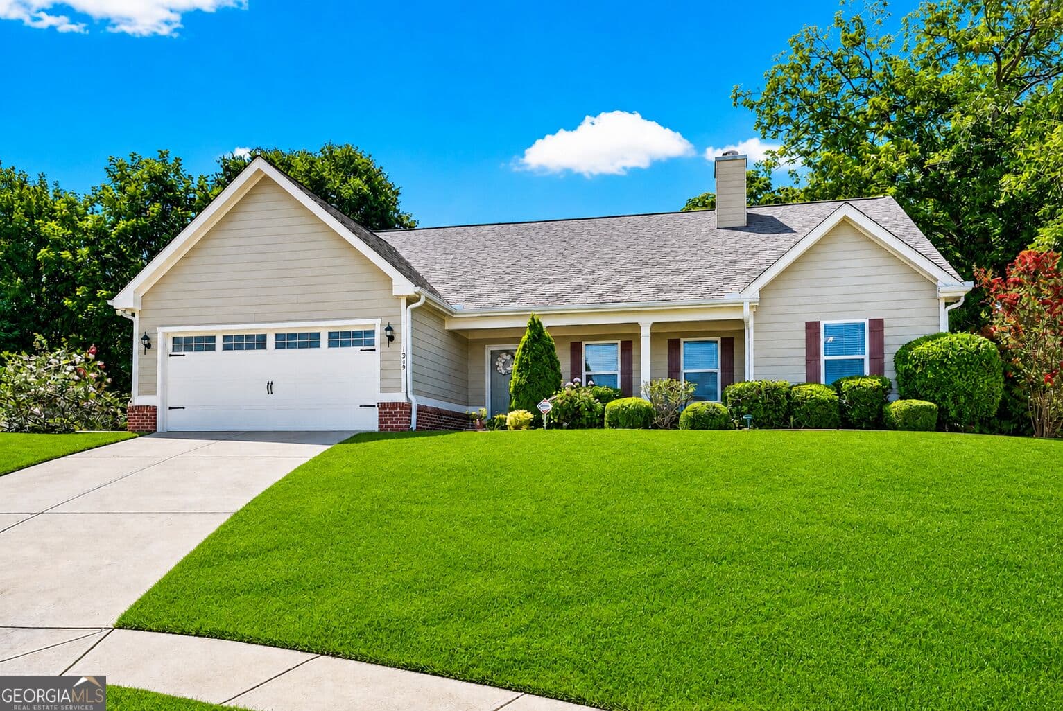 4 bedroom, 2.5 bathroom, 2,251 sq ft single family residence for sale at 1219 Oak Springs Way, Statham, GA 30666