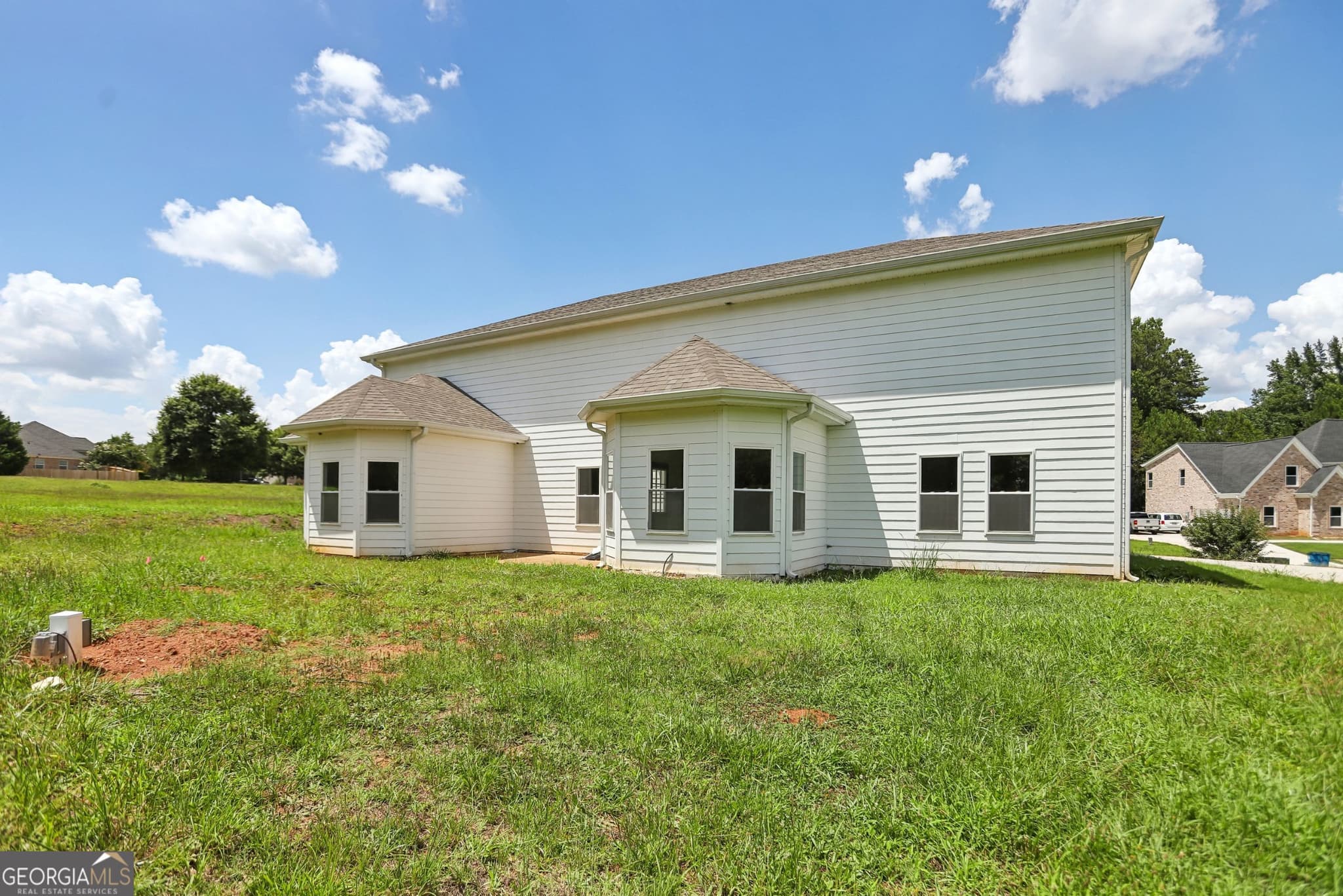 6 bedroom, 4 bathroom, 4,117 sq ft single family residence for sale at 35 Fourwood Drive, Covington, GA 30016 — photo 6