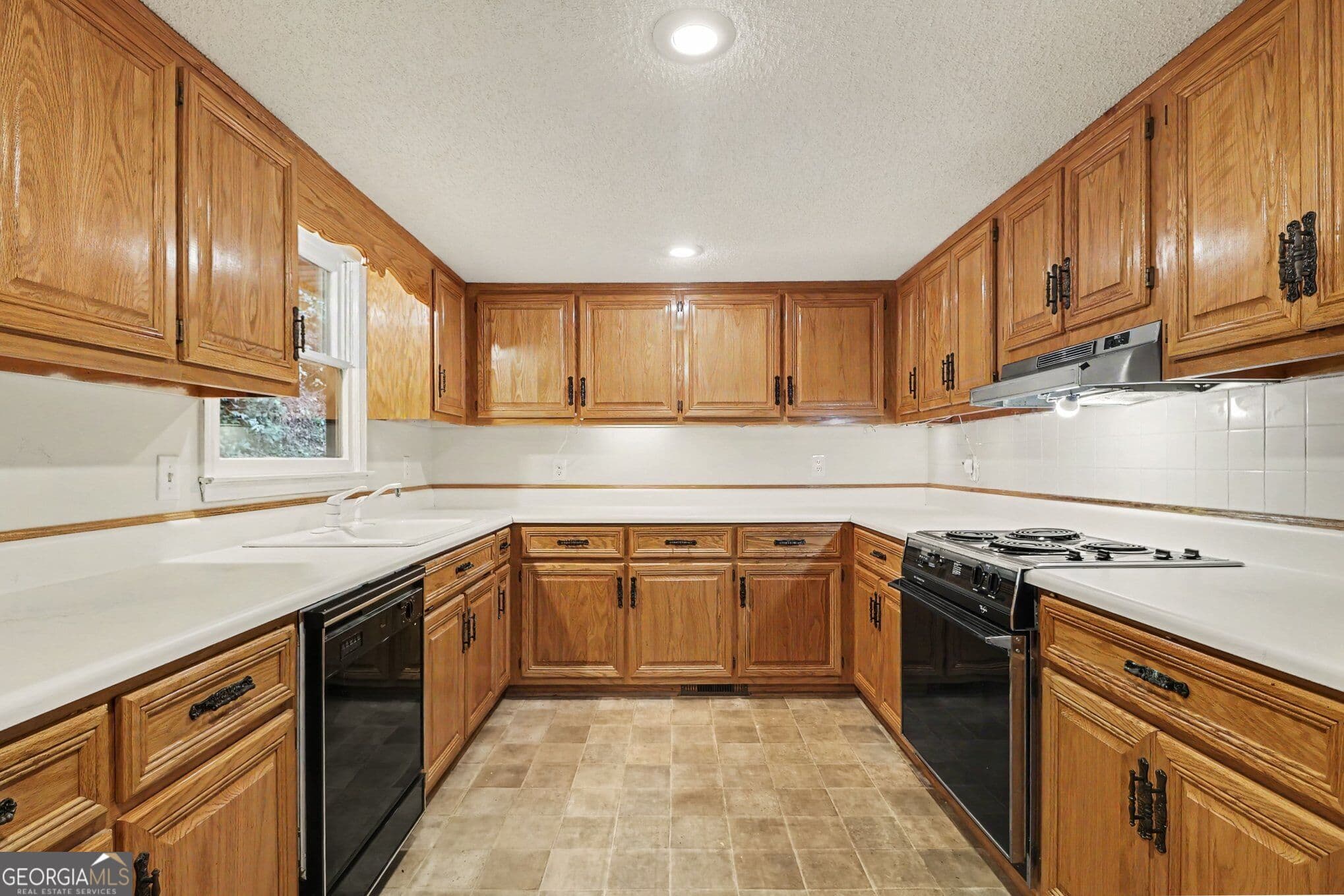 3 bedroom, 3 bathroom, 2,696 sq ft single family residence for sale at 241 Moss Cove Road, Blairsville, GA 30512 — photo 2