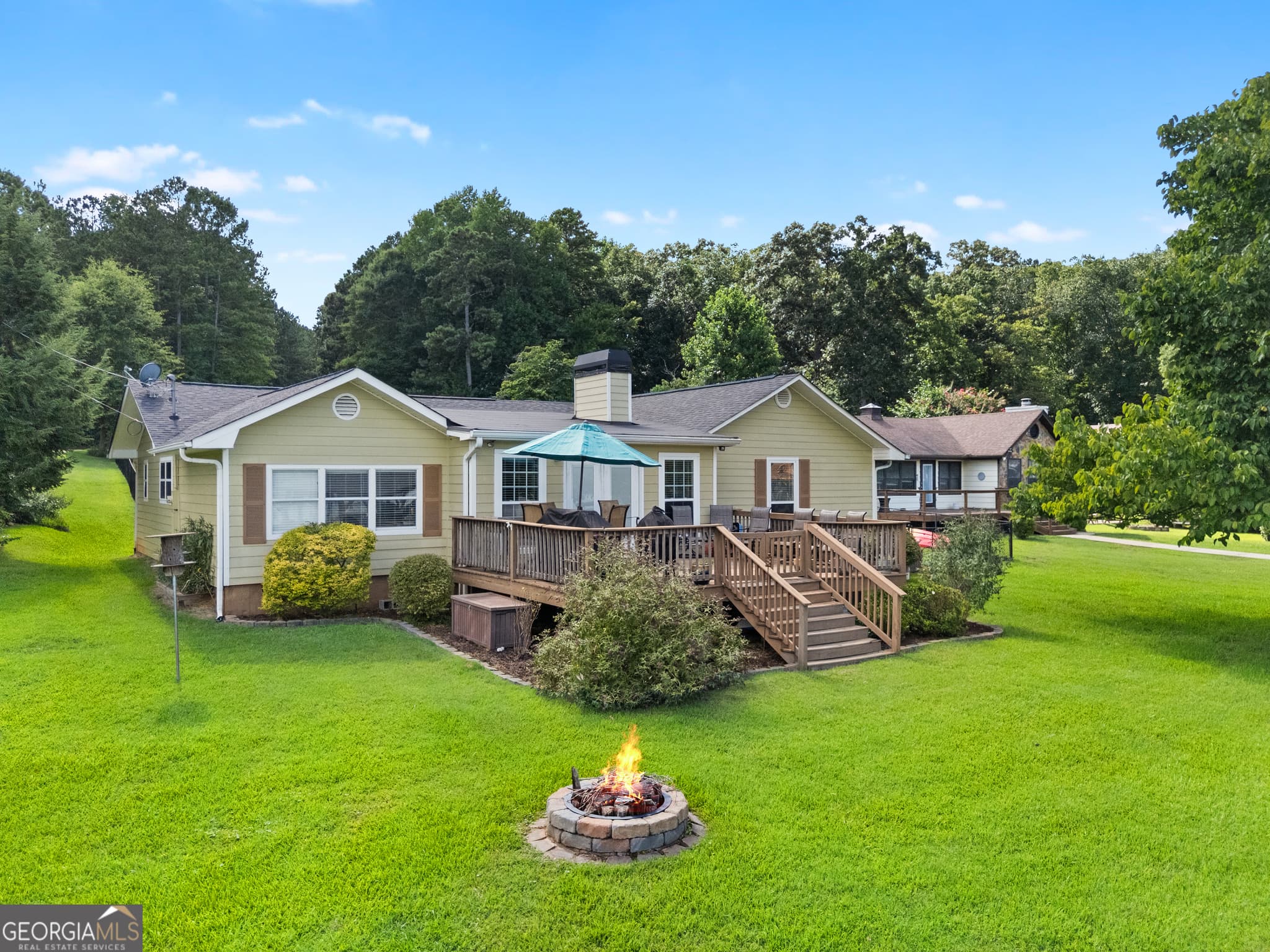 3 bedroom, 2 bathroom, 2,204 sq ft single family residence for sale at 276 Roberts Point Road, Jackson, GA 30233 — photo 3