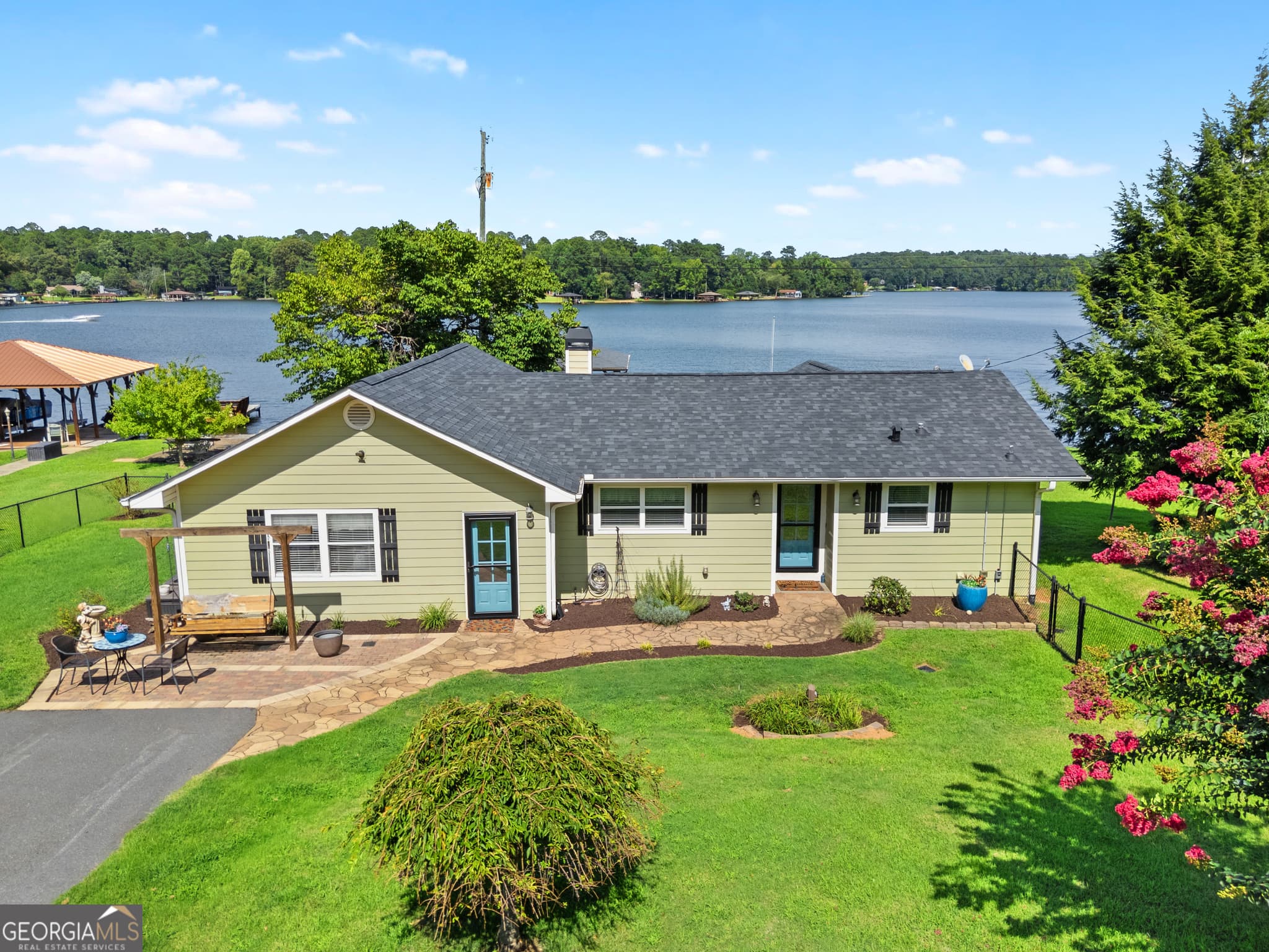 3 bedroom, 2 bathroom, 2,204 sq ft single family residence for sale at 276 Roberts Point Road, Jackson, GA 30233 — photo 1 of 67