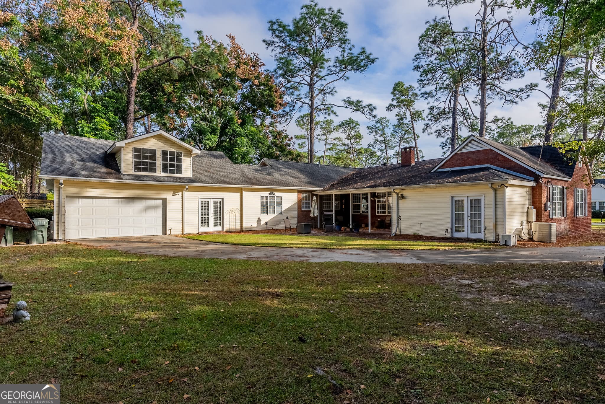5 bedroom, 4 bathroom, 4,748 sq ft single family residence for sale at 707 Euclid Avenue, Waycross, GA 31501 — photo 2