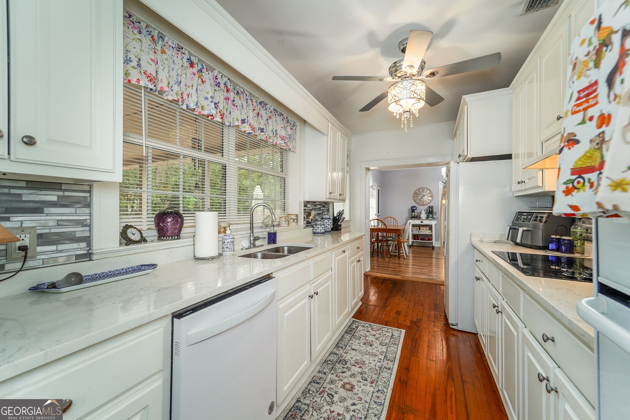 5 bedroom, 4 bathroom, 4,748 sq ft single family residence for sale at 707 Euclid Avenue, Waycross, GA 31501 — photo 8