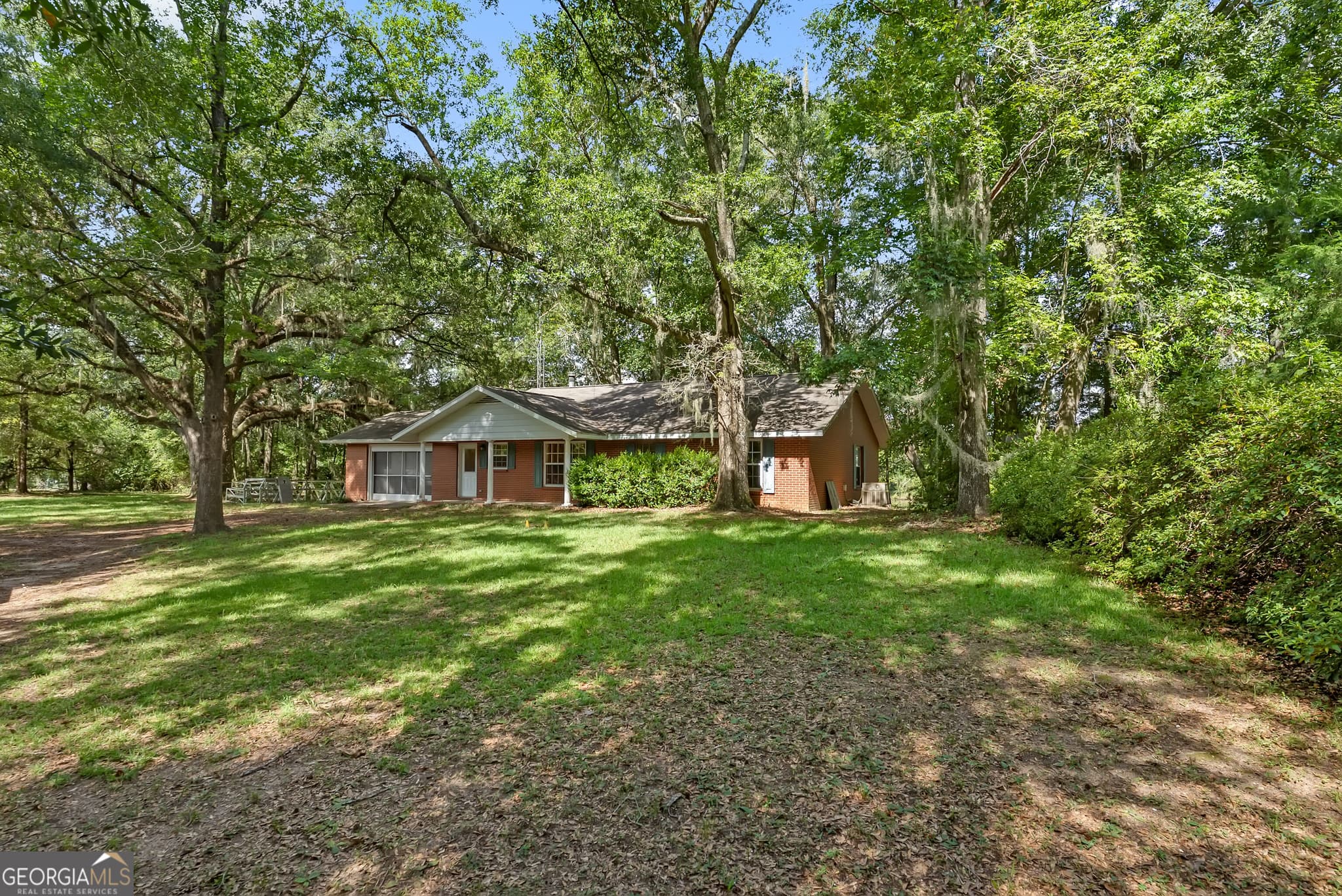 3 bedroom, 2 bathroom, 1,601 sq ft single family residence for sale at 139 Riverview Drive, Bainbridge, GA 39817 — photo 2