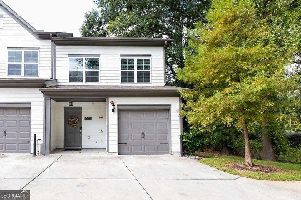 3 bedroom, 2.5 bathroom, 1,535 sq ft townhouse for sale at 2857 Regal Park, Atlanta, GA 30318 — photo 1 of 30