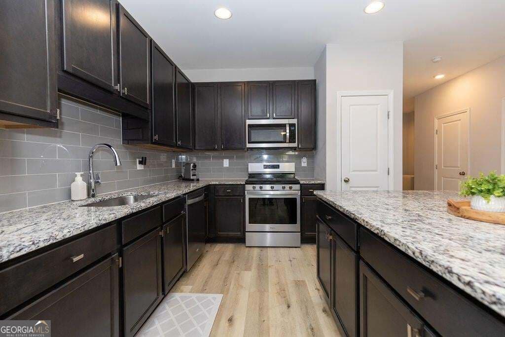 3 bedroom, 2.5 bathroom, 1,535 sq ft townhouse for sale at 2857 Regal Park, Atlanta, GA 30318 — photo 9