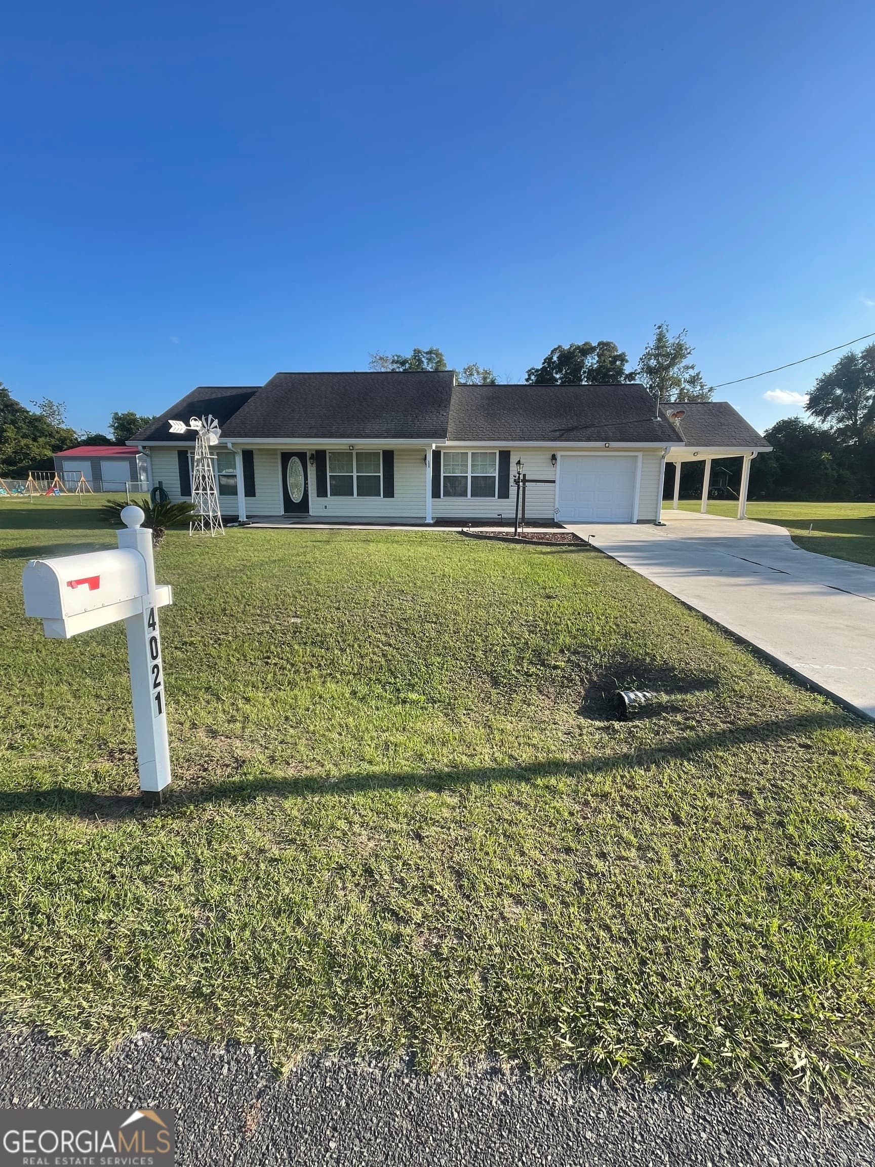 3 bedroom, 2 bathroom, 1,275 sq ft single family residence sold at 4021 Meadow Circle, Blackshear, GA 31516