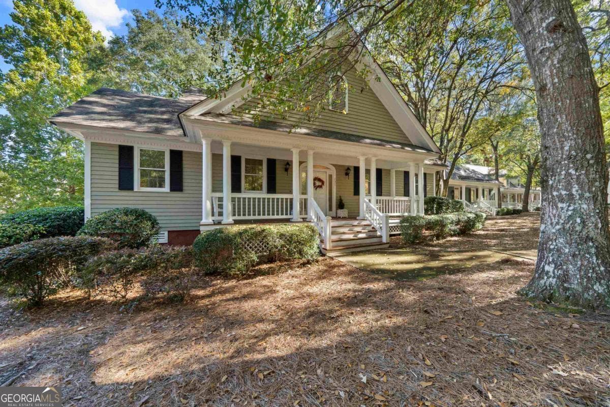 3 bedroom, 3.5 bathroom, 2,175 sq ft single family residence for sale at 131 Oakton, Eatonton, GA 31024 — photo 2