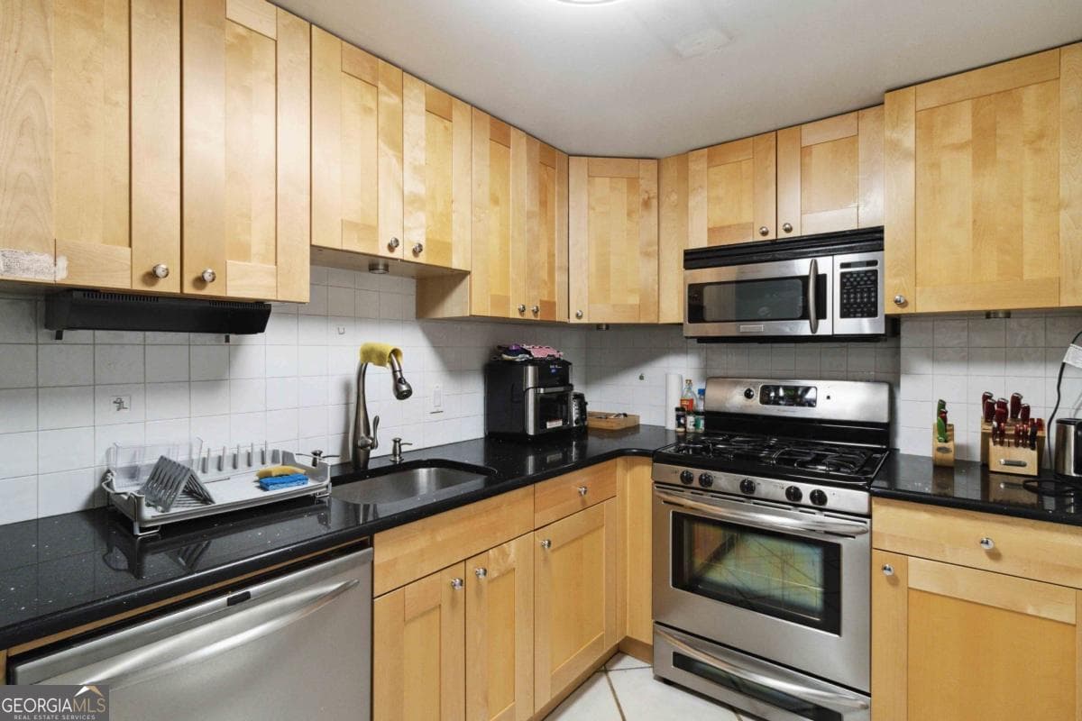 2 bedroom, 2 bathroom condominium for rent at 1501 Clairmont Road 822, Decatur, GA 30033 for $2,400 a month — photo 7