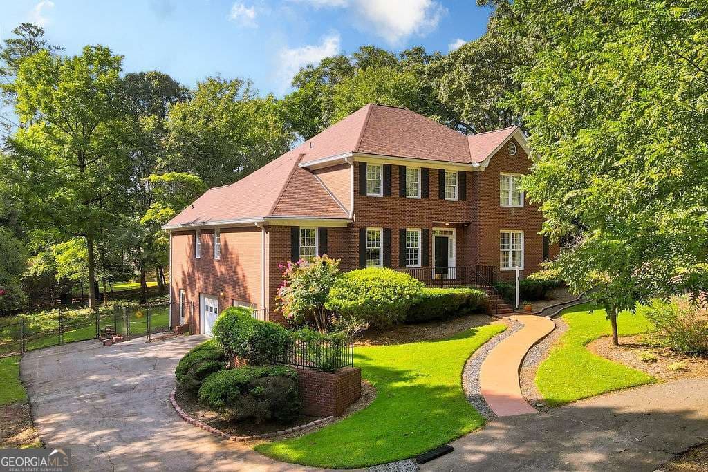 5 bedroom, 3 bathroom, 3,240 sq ft single family residence for sale at 245 Deerhill Drive, Bogart, GA 30622 — photo 2