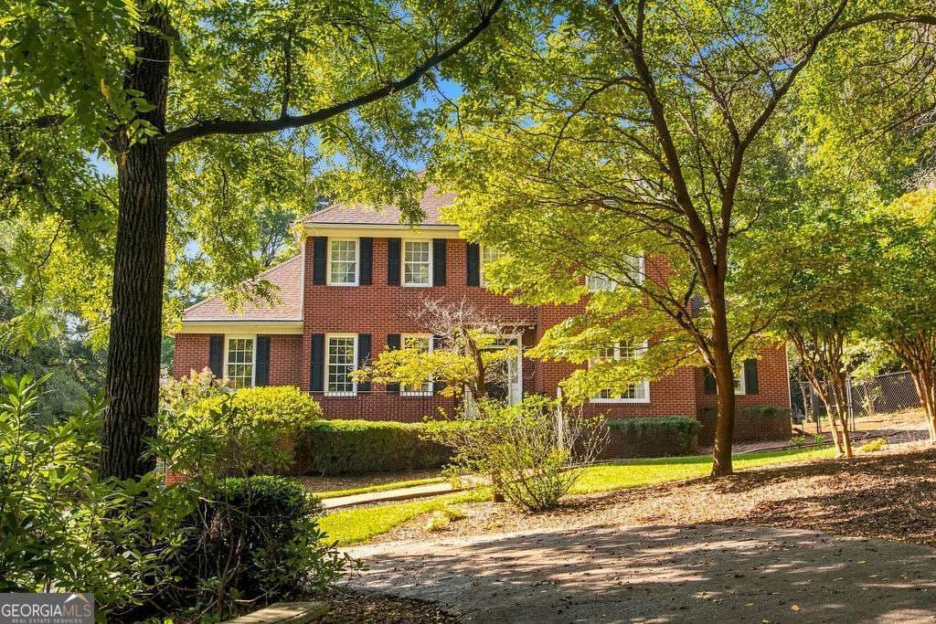 5 bedroom, 3 bathroom, 3,240 sq ft single family residence for sale at 245 Deerhill Drive, Bogart, GA 30622 — photo 3