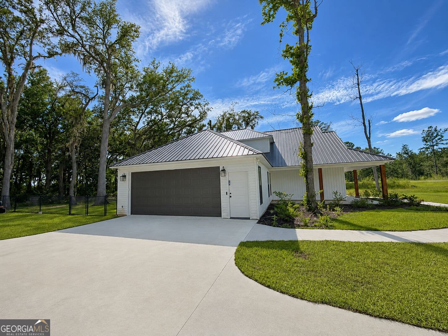 4 bedroom, 2 bathroom, 2,373 sq ft single family residence for sale at 6325 Chug A Lug Road, Hahira, GA 31632 — photo 2