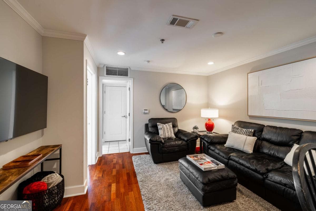 2 bedroom, 2 bathroom, 768 sq ft condominium for sale at 250 Broad Street 720, Athens, GA 30601 — photo 6