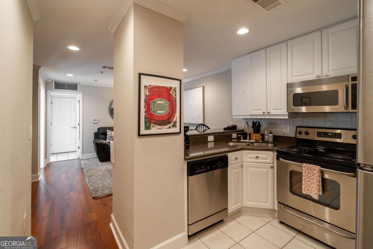 2 bedroom, 2 bathroom, 768 sq ft condominium for sale at 250 Broad Street 720, Athens, GA 30601 — photo 10