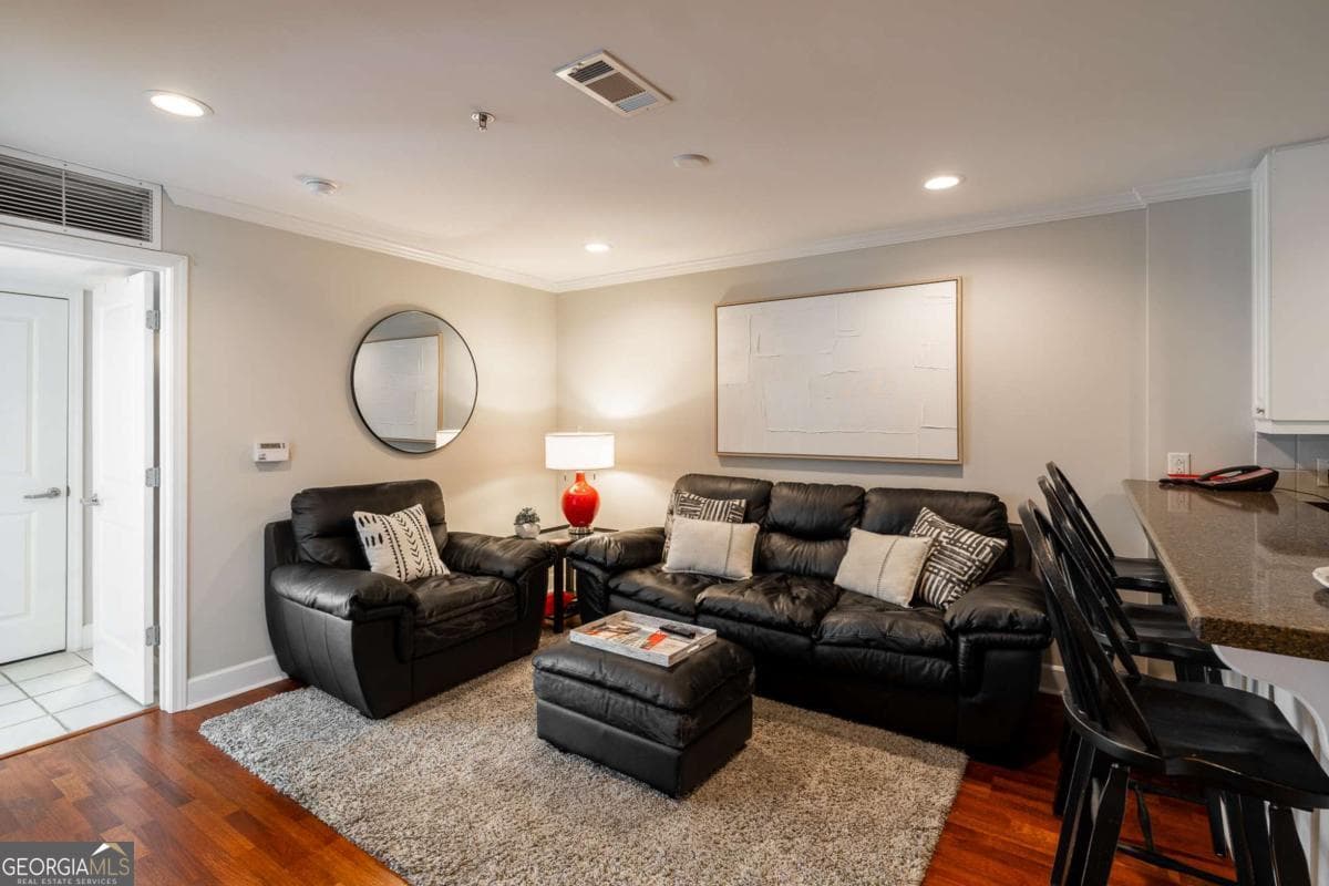 2 bedroom, 2 bathroom, 768 sq ft condominium for sale at 250 Broad Street 720, Athens, GA 30601 — photo 4
