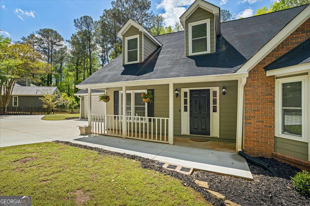 3 bedroom, 2.5 bathroom, 1,908 sq ft single family residence sold at 3590 Chastain Court, Alpharetta, GA 30004