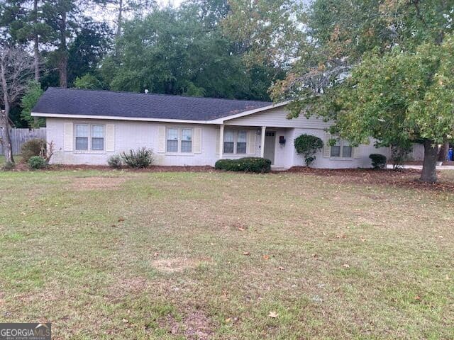 3 bedroom, 2 bathroom, 1,308 sq ft single family residence for sale at 304 Clairmont Drive, Dublin, GA 31021 — photo 1 of 13