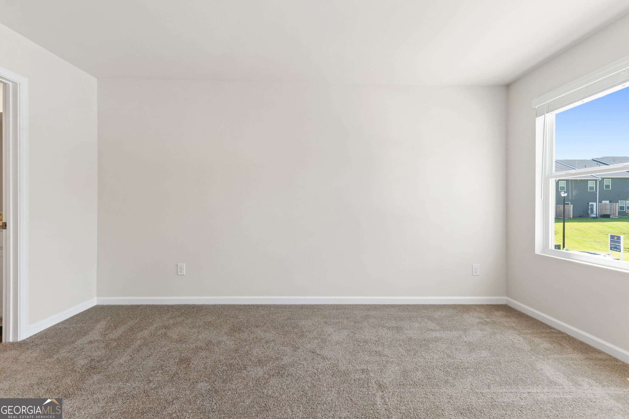 3 bedroom, 2.5 bathroom, 1,598 sq ft townhouse for sale at 8316 Columbia Court, Palmetto, GA 30268 — photo 7