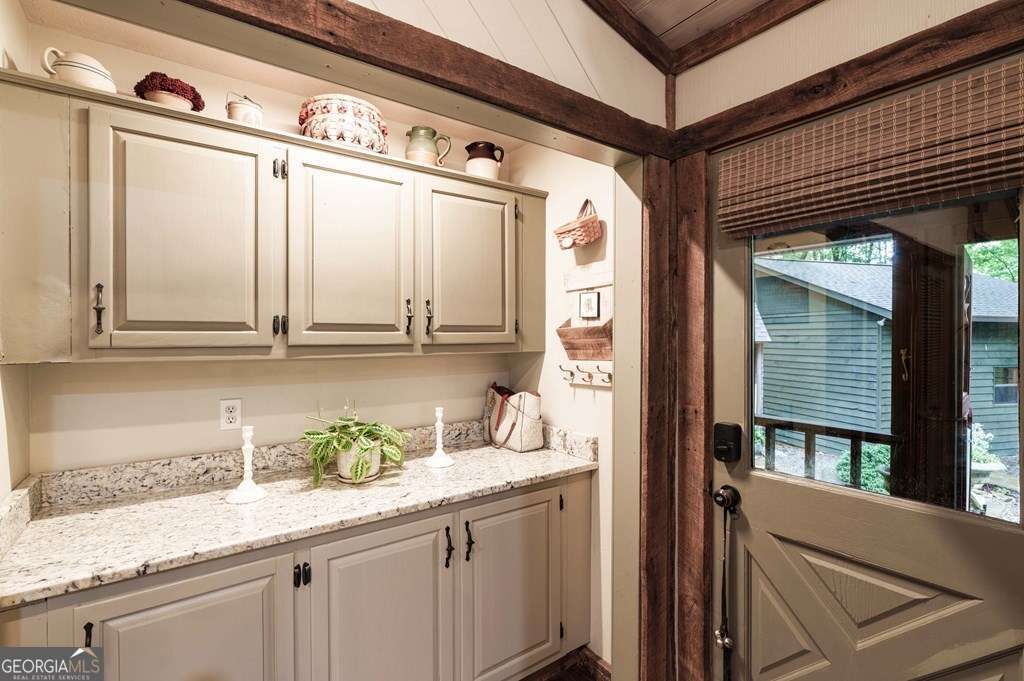 3 bedroom, 3.5 bathroom, 3,328 sq ft single family residence under contract at 11 Treasure Lane, Blairsville, GA 30512 — photo 9