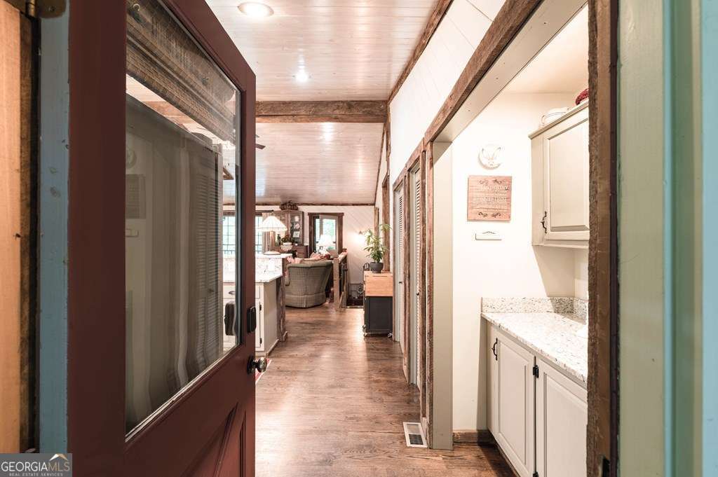 3 bedroom, 3.5 bathroom, 3,328 sq ft single family residence under contract at 11 Treasure Lane, Blairsville, GA 30512 — photo 8