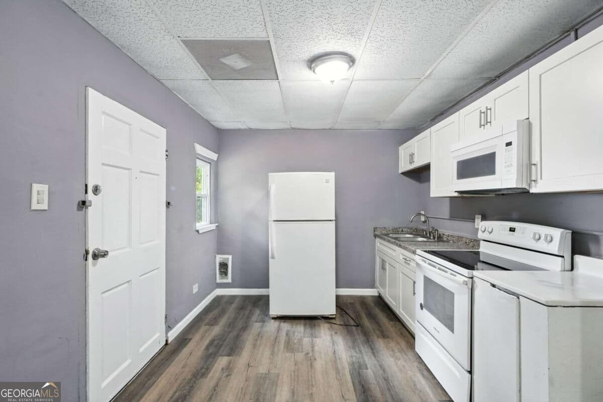 2 bedroom, 1 bathroom duplex for rent at 1527 Langston Avenue B, Atlanta, GA 30310 for $1,450 a month — photo 2
