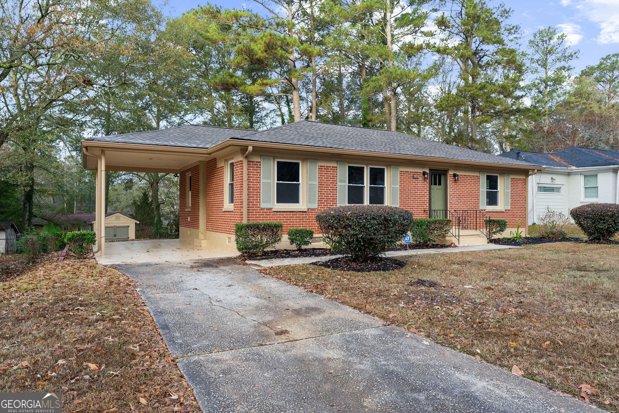 3 bedroom, 1 bathroom, 1,101 sq ft single family residence for rent at 2533 Plantation Drive, East Point, GA 30344 for $2,750 a month — photo 2