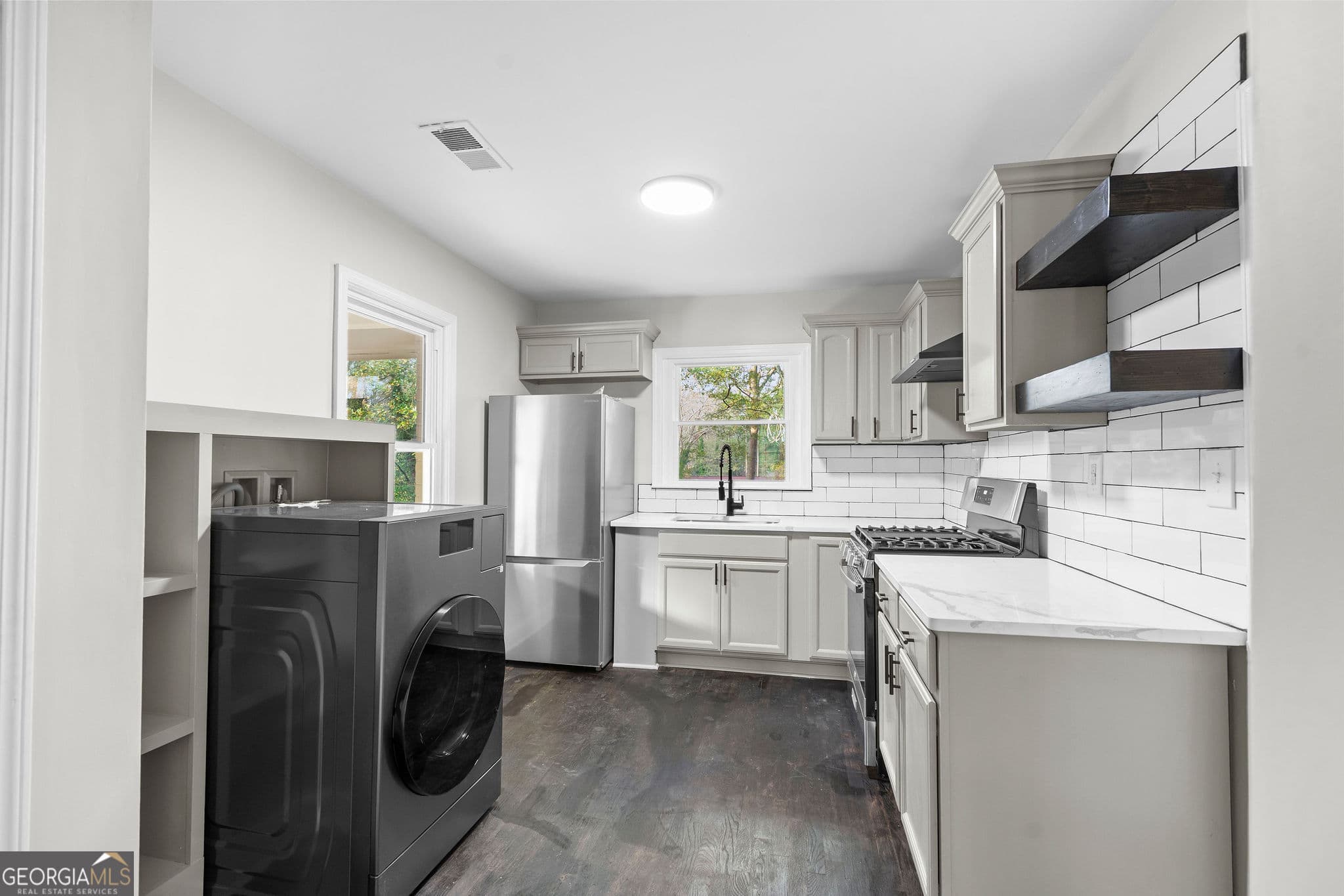 3 bedroom, 1 bathroom, 1,101 sq ft single family residence for rent at 2533 Plantation Drive, East Point, GA 30344 for $2,750 a month — photo 6