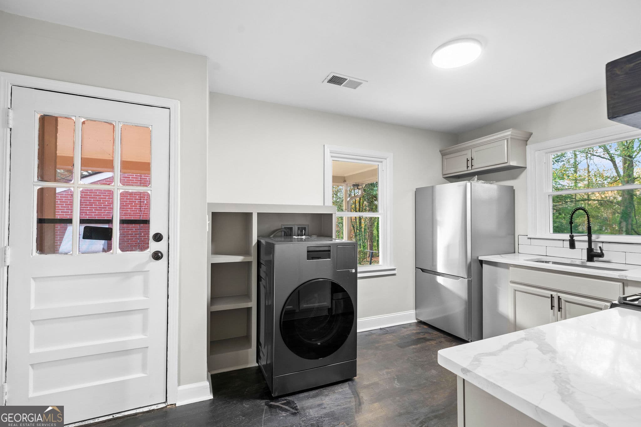 3 bedroom, 1 bathroom, 1,101 sq ft single family residence for rent at 2533 Plantation Drive, East Point, GA 30344 for $2,750 a month — photo 5