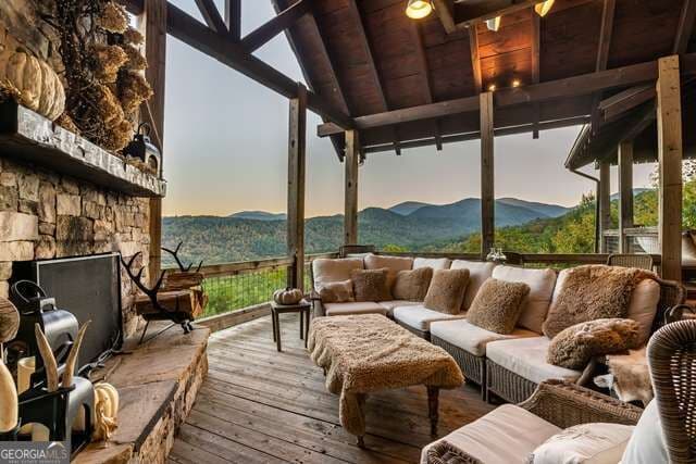 4 bedroom, 4 bathroom, 4,868 sq ft cabin,single family residence for sale at 888 Wolf Creek Lane, Blairsville, GA 30512 — photo 4