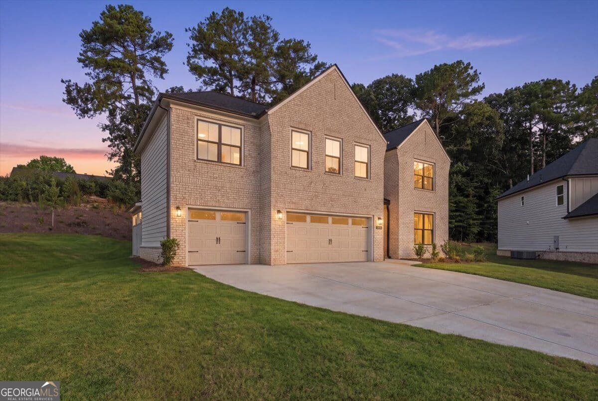6 bedroom, 4 bathroom, 2,959 sq ft single family residence for sale at 2420 Reserve Manor Court, Lawrenceville, GA 30043 — photo 3