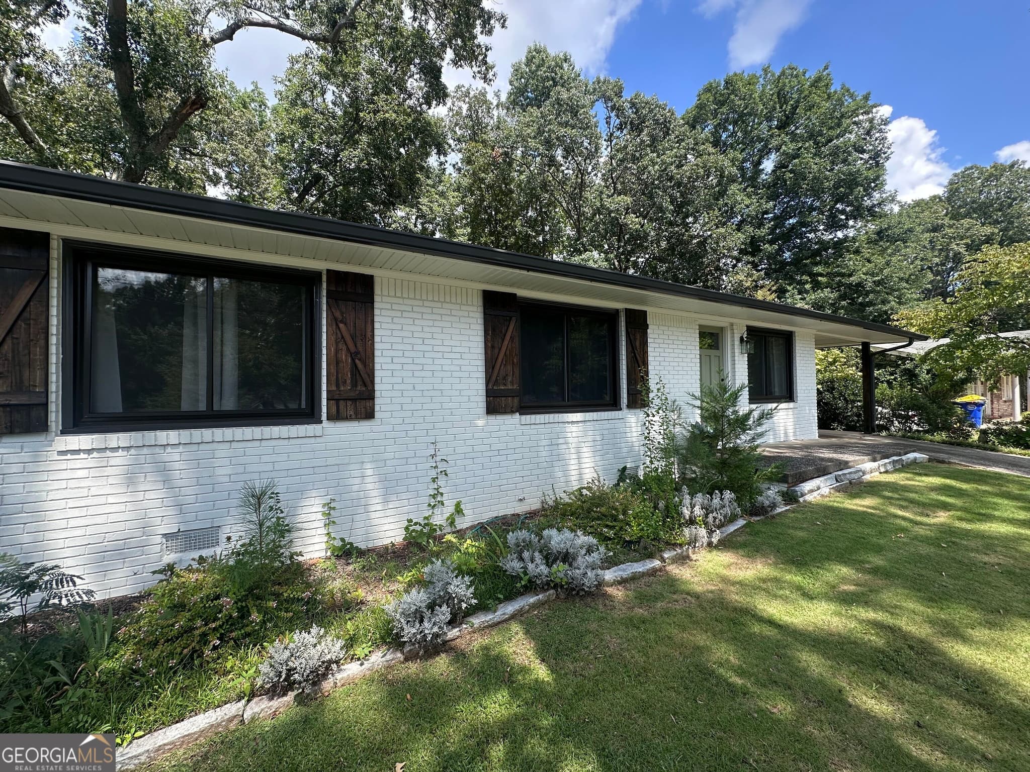 3 bedroom, 1.5 bathroom, 1,358 sq ft single family residence for rent at 2498 Lakewood Drive, Kennesaw, GA 30152 for $2,300 a month — photo 1 of 44