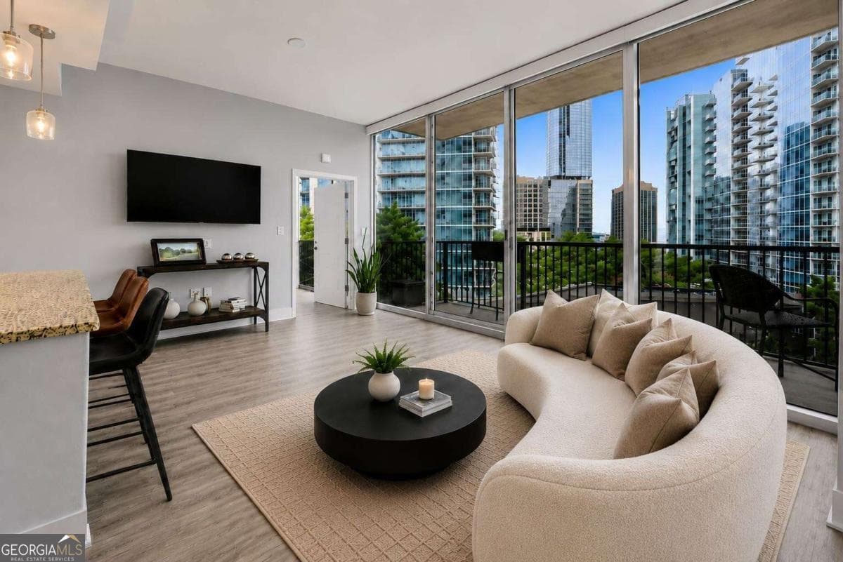 2 bedroom, 2 bathroom, 1,196 sq ft condominium sold at 1080 Peachtree Street 1012, Atlanta, GA 30309