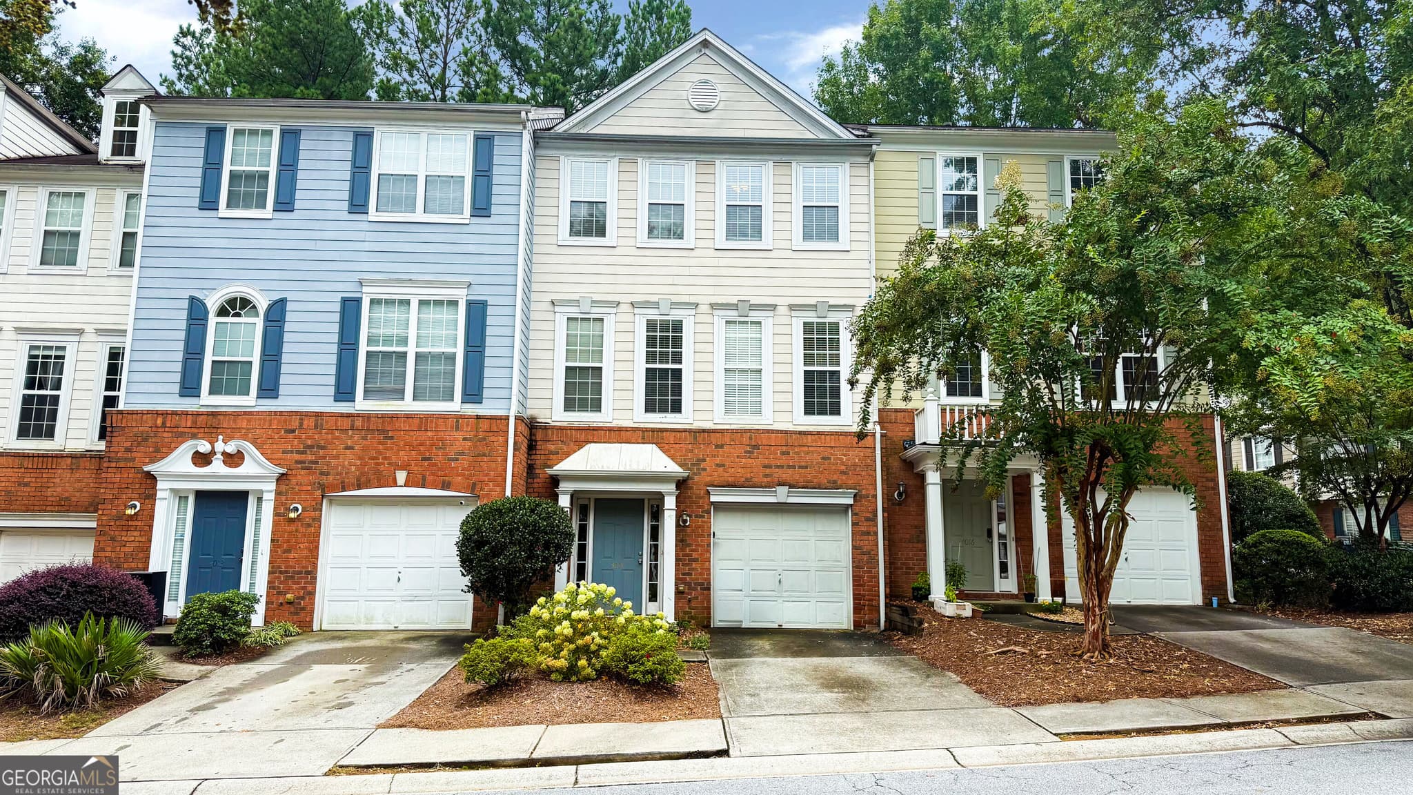 3 bedroom, 3 bathroom, 1,902 sq ft townhouse for sale at 4014 Howell Park Road, Duluth, GA 30096 — photo 2