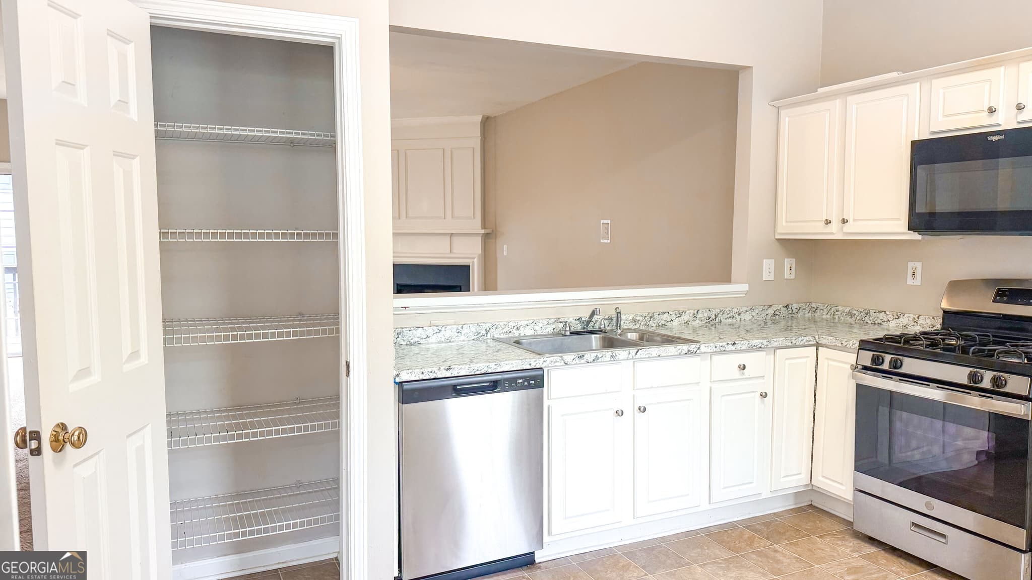 3 bedroom, 3 bathroom, 1,902 sq ft townhouse for sale at 4014 Howell Park Road, Duluth, GA 30096 — photo 8