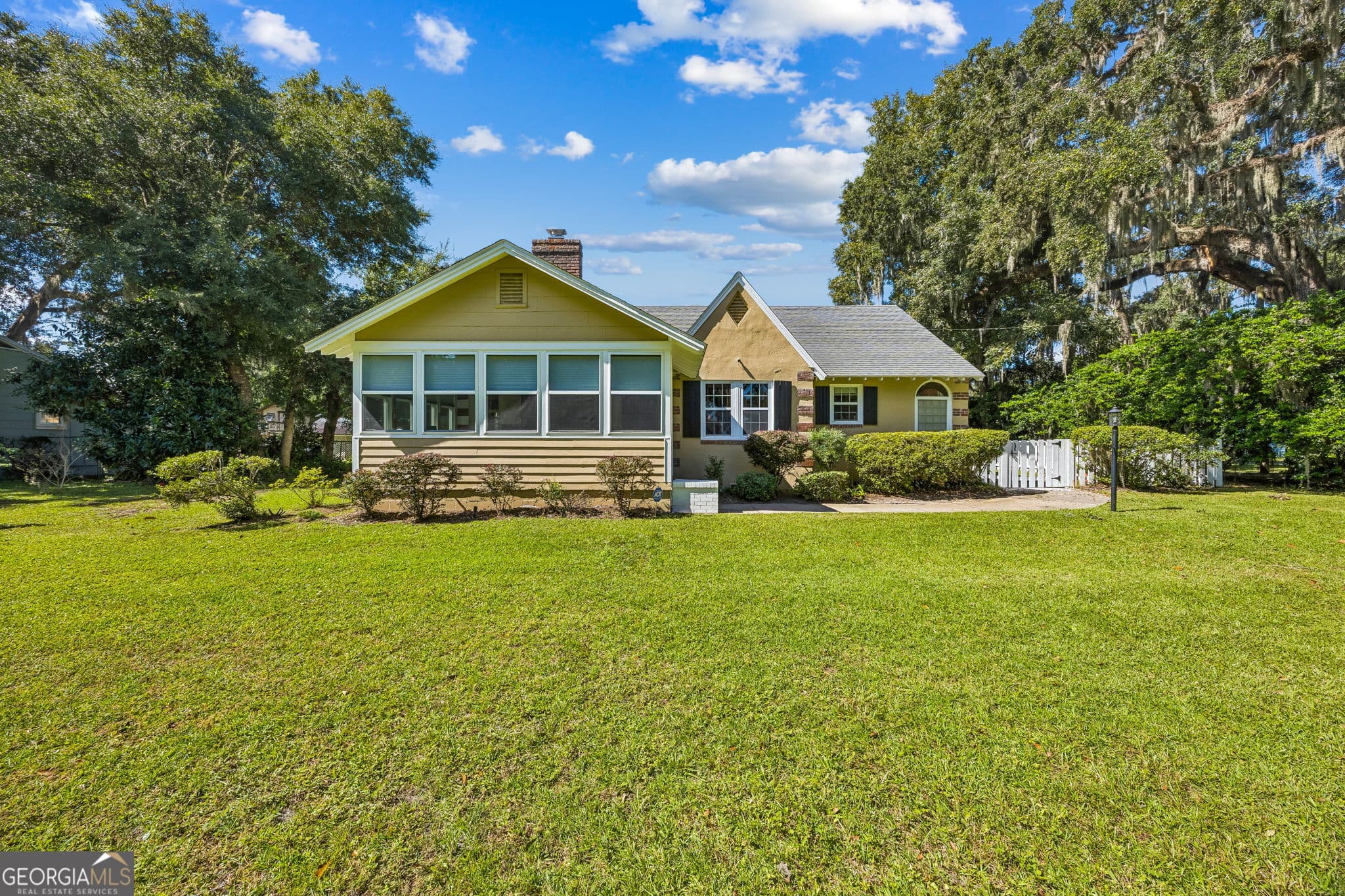 4 bedroom, 2 bathroom, 1,631 sq ft single family residence for sale at 607 Norris Street, St. Marys, GA 31558 — photo 2