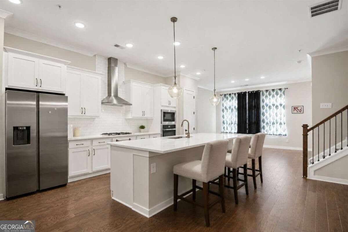 4 bedroom, 3.5 bathroom, 2,364 sq ft townhouse for sale at 495 Ashbury Drive, Roswell, GA 30076 — photo 2