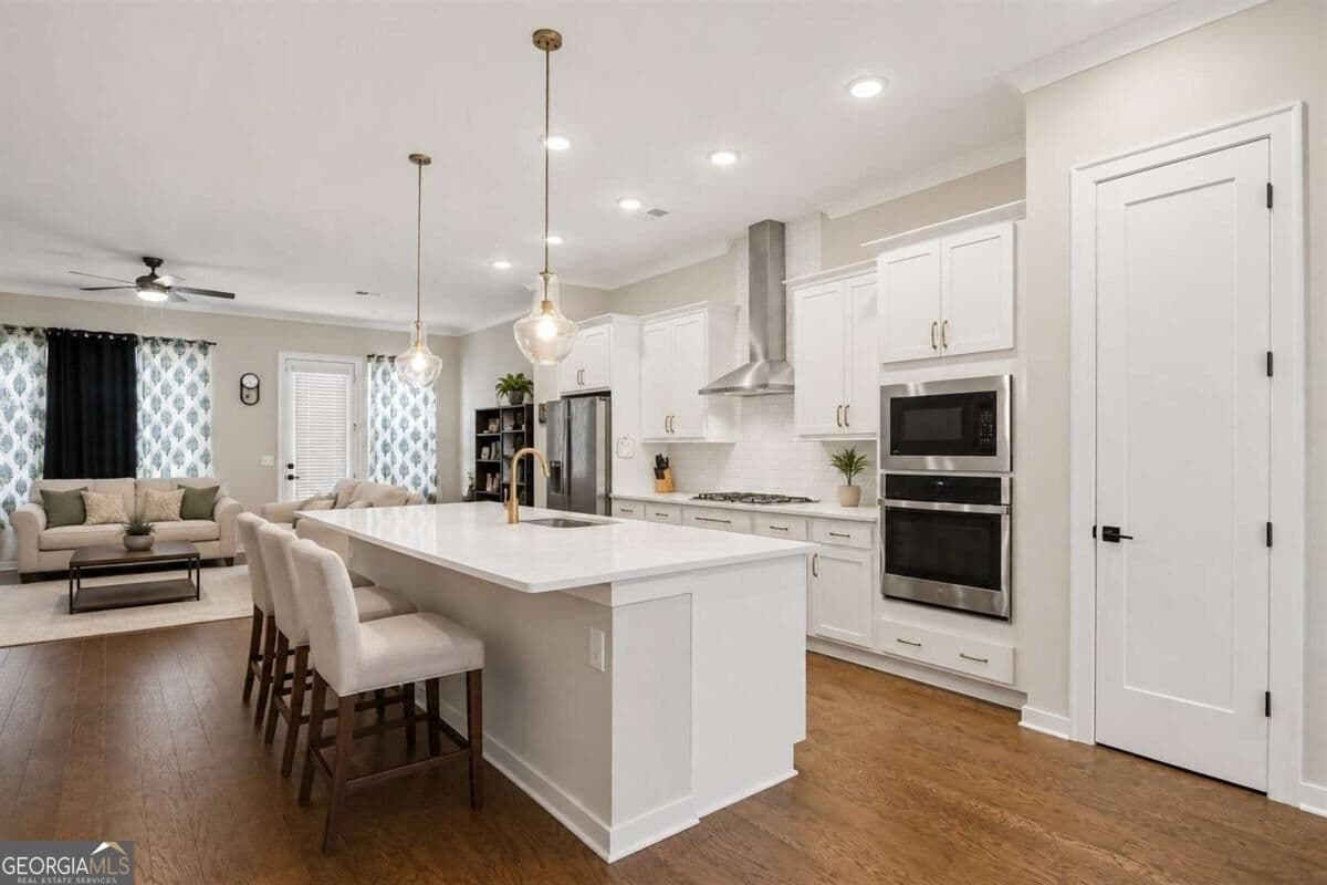 4 bedroom, 3.5 bathroom, 2,364 sq ft townhouse for sale at 495 Ashbury Drive, Roswell, GA 30076 — photo 3