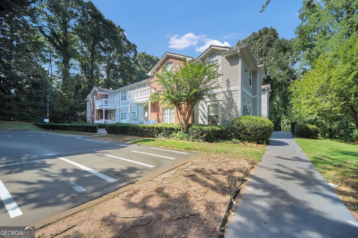 2 bedroom, 2 bathroom, 1,177 sq ft condominium for sale at 4010 Orchard Hill Terrace, Stone Mountain, GA 30083 — photo 2