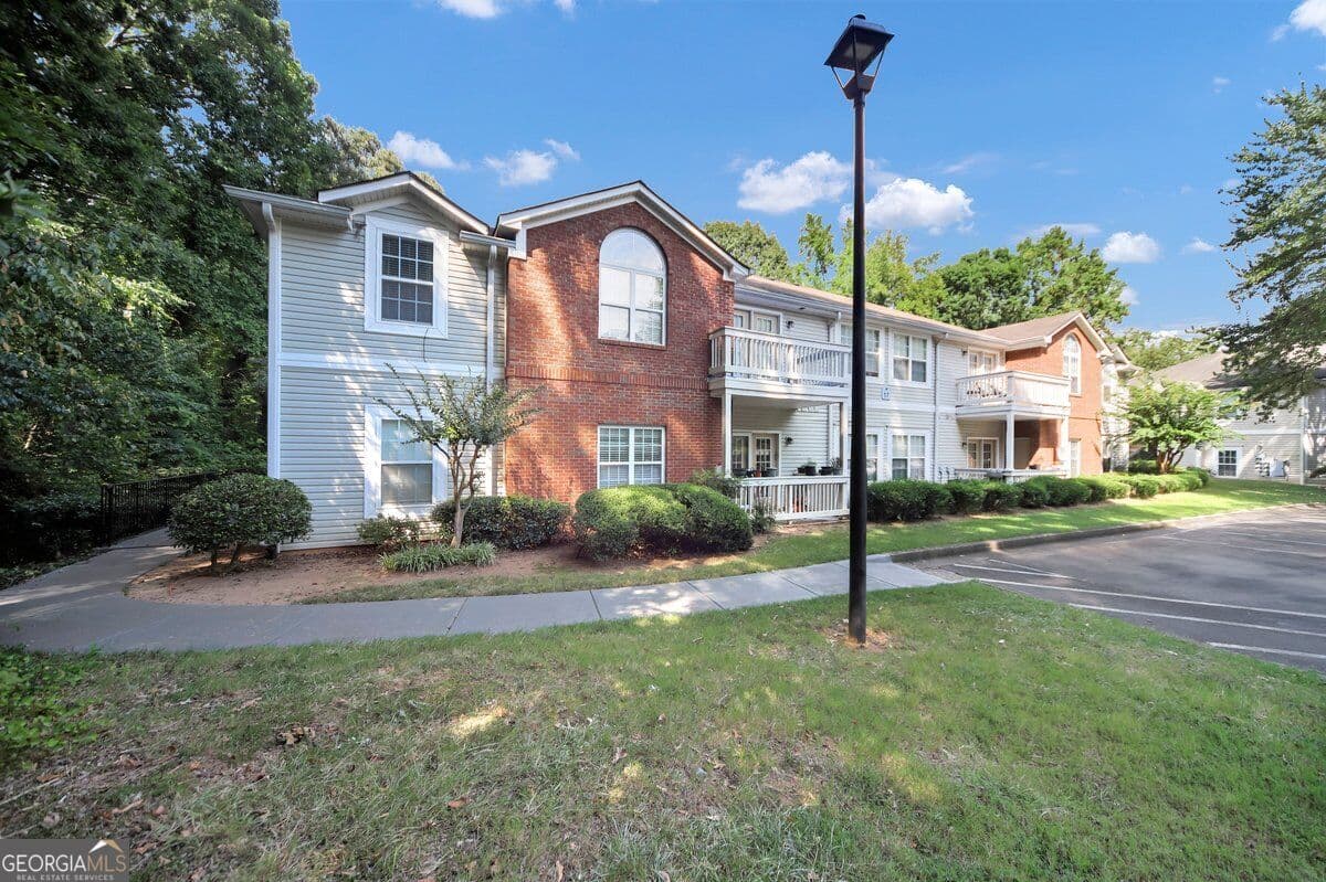2 bedroom, 2 bathroom, 1,177 sq ft condominium for sale at 4010 Orchard Hill Terrace, Stone Mountain, GA 30083 — photo 3