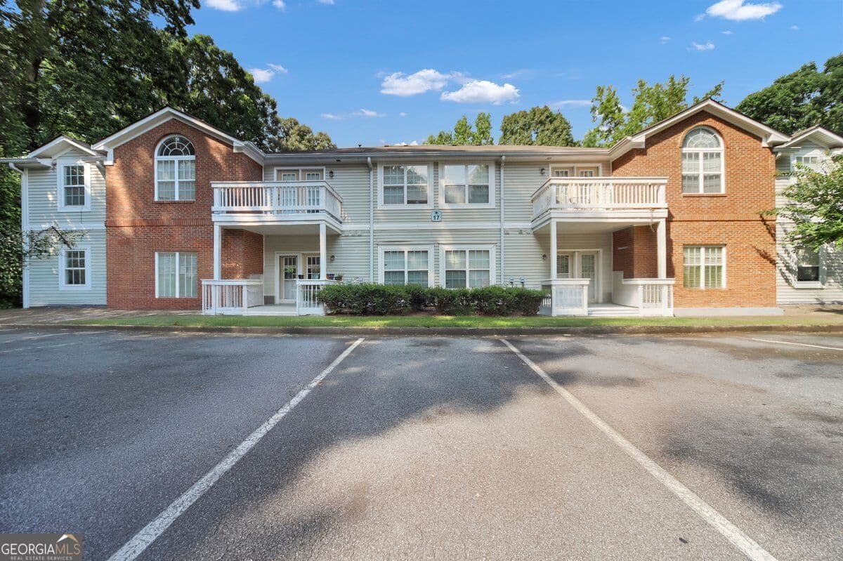 2 bedroom, 2 bathroom, 1,177 sq ft condominium for sale at 4010 Orchard Hill Terrace, Stone Mountain, GA 30083 — photo 1 of 28