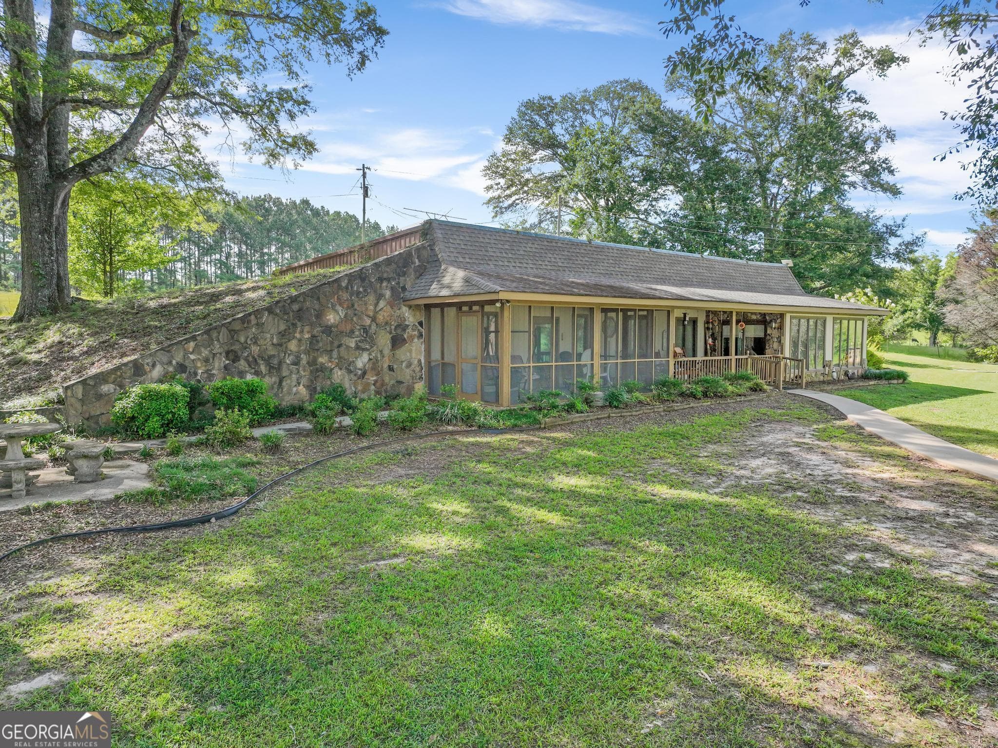 3 bedroom, 2 bathroom, 2,000 sq ft single family residence for sale at 818 McCrary Road, Molena, GA 30258 — photo 7