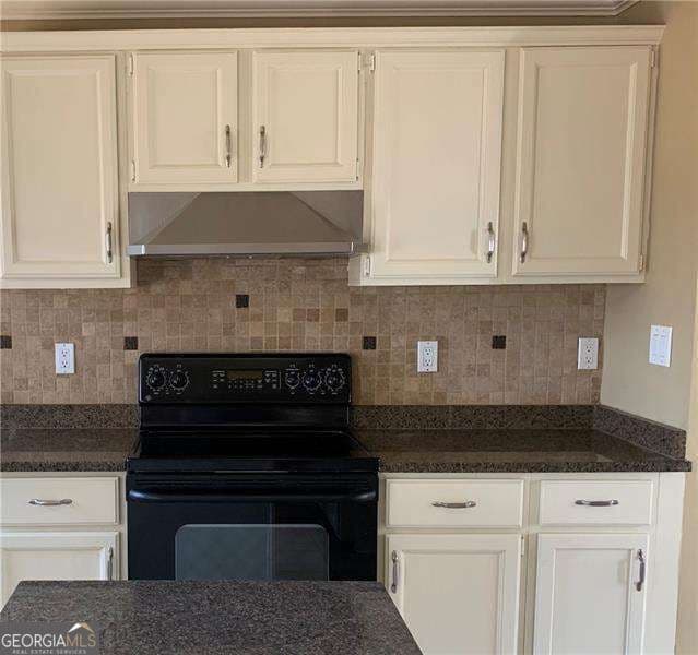 5 bedroom, 3.5 bathroom single family residence for rent at 1455 Spalding Drive, Sandy Springs, GA 30350 for $3,800 a month — photo 9