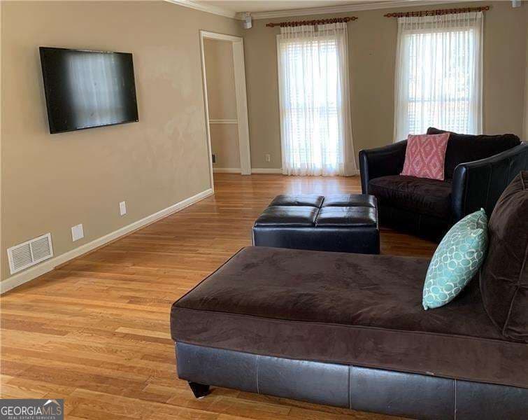 5 bedroom, 3.5 bathroom single family residence for rent at 1455 Spalding Drive, Sandy Springs, GA 30350 for $3,800 a month — photo 4