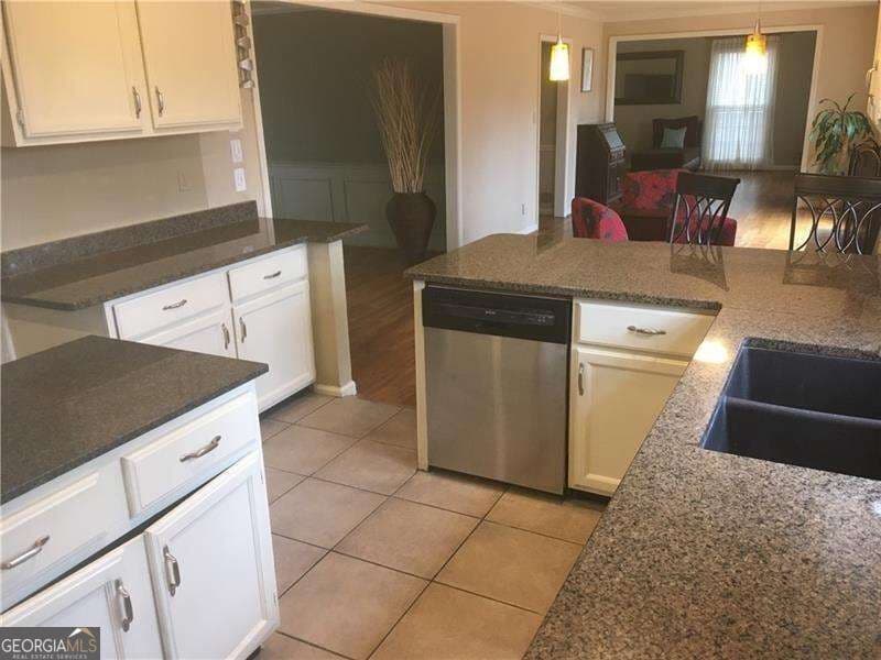 5 bedroom, 3.5 bathroom single family residence for rent at 1455 Spalding Drive, Sandy Springs, GA 30350 for $3,800 a month — photo 8