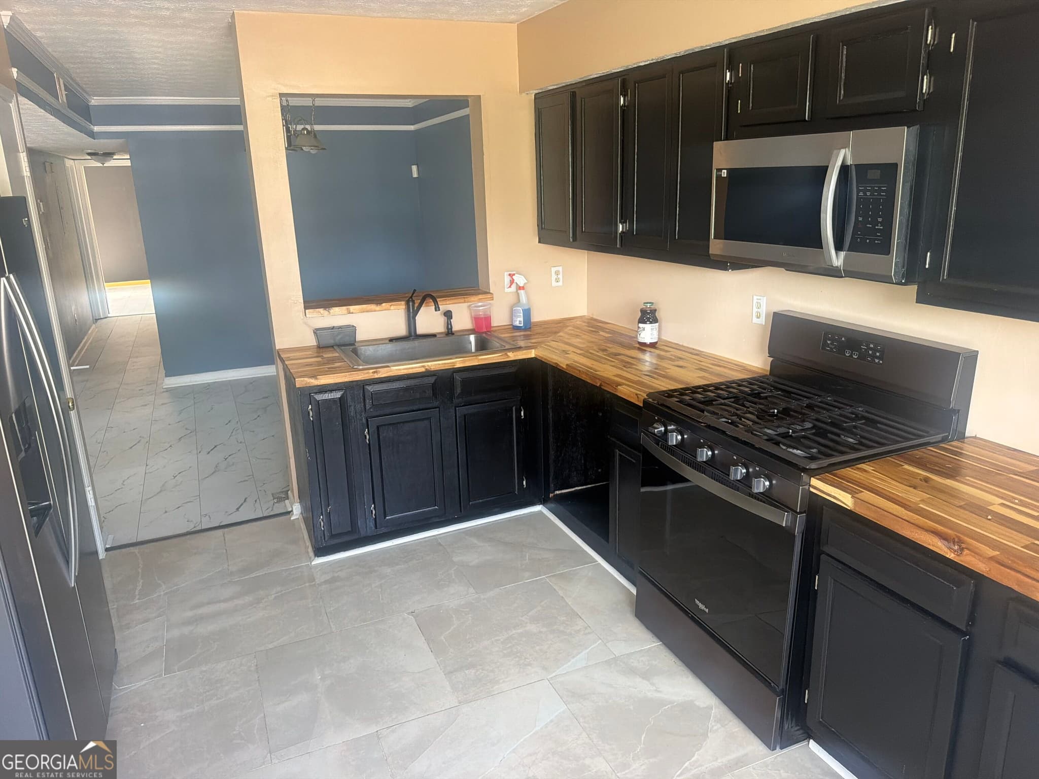 2 bedroom, 2 bathroom, 1,236 sq ft condominium for sale at 9472 Cypress Lane, Jonesboro, GA 30238 — photo 2