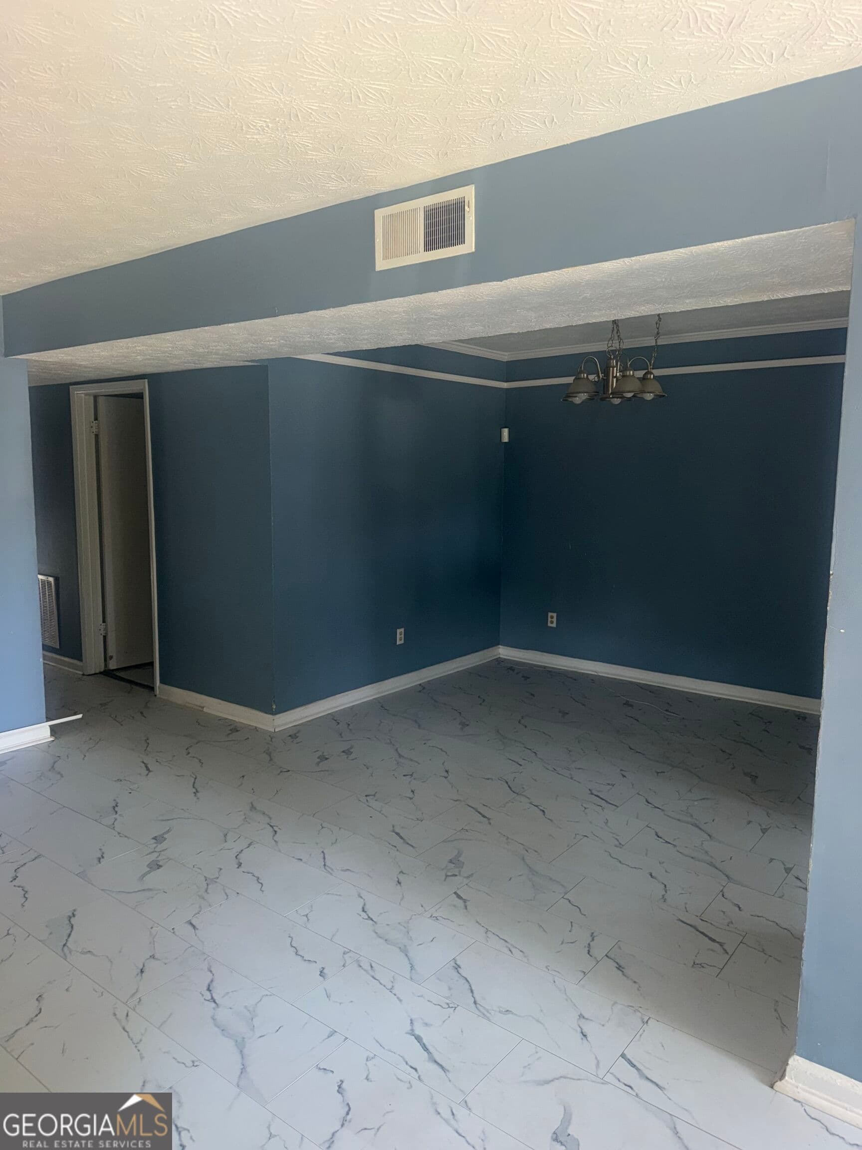 2 bedroom, 2 bathroom, 1,236 sq ft condominium for sale at 9472 Cypress Lane, Jonesboro, GA 30238 — photo 6